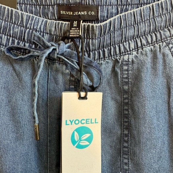 Silver Jeans Co. Livia Relaxed Fit Chambray Shorts - Size M - Picture 4 of 6